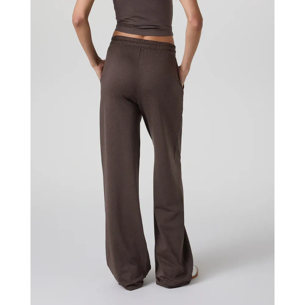 Vuori Women's Halo Essential Wideleg Pant - Short